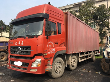 货车外观与事故车辆现场记录